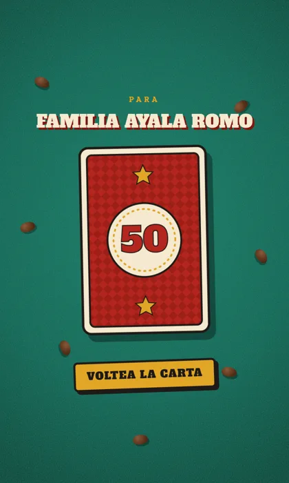 Invitación digital estilo lotería mexicana: una carta roja boca abajo con el número 50, sobre una mesa verde con frijolitos